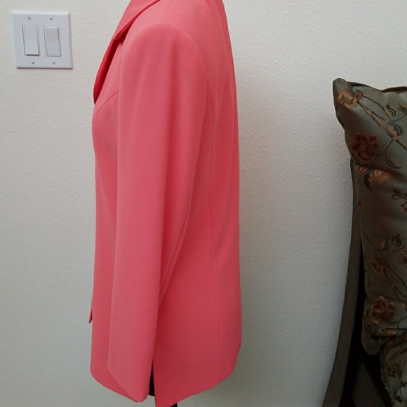 Gorgeous jacket - Picture 2 of 8